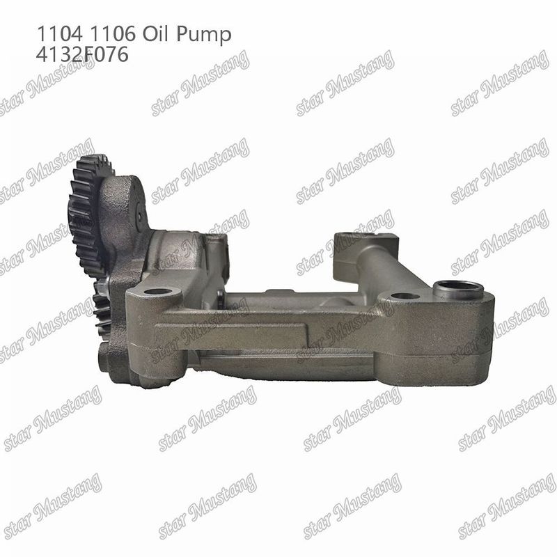 1104 1106 Pompe à huile 4132F076 Adaptée aux pièces de réparation de moteurs mécaniques diesel Kubota
