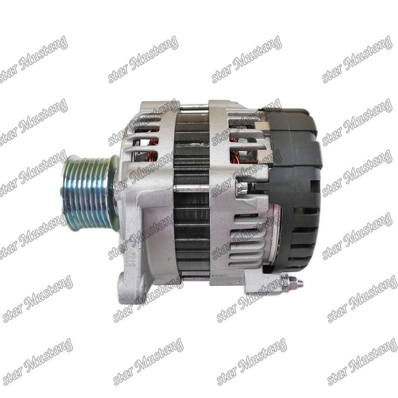 L'alternateur 4D102 4BT 4BTA 4BT3.9 R225-7 28V 55A 4988377 3972529 4938600 C3979568