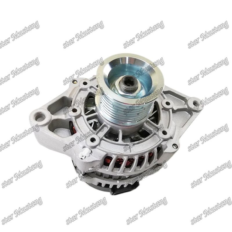 L'alternateur 4D102 4BT 4BTA 4BT3.9 R225-7 28V 55A 4988377 3972529 4938600 C3979568