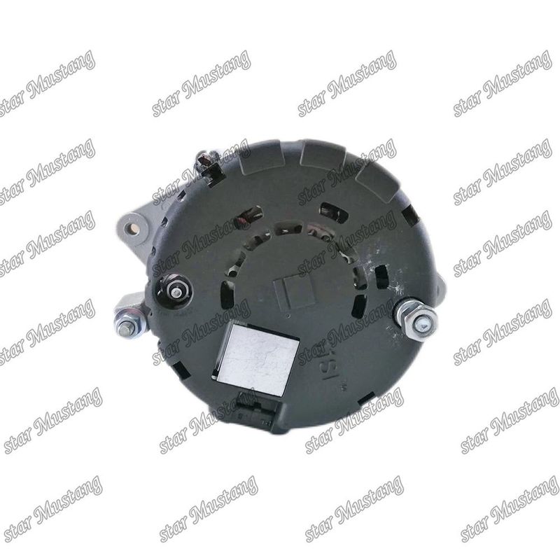 L'alternateur 4D102 4BT 4BTA 4BT3.9 R225-7 28V 55A 4988377 3972529 4938600 C3979568
